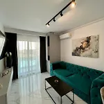 La Malul Marii In Mamaia Nord *