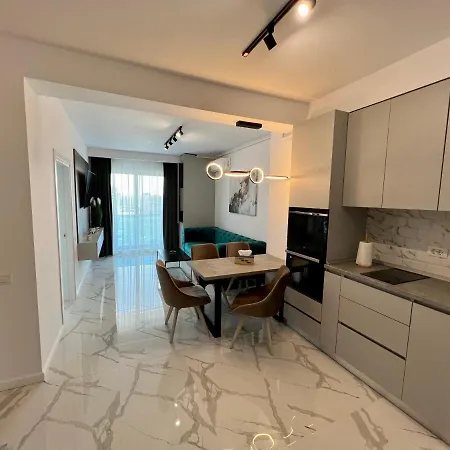 La Malul Marii In Mamaia Nord Năvodari