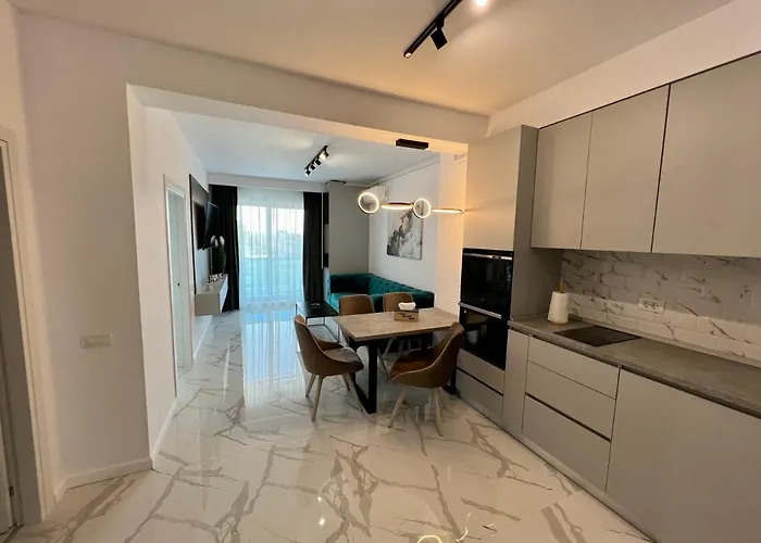 La Malul Marii In Mamaia Nord Нэводари