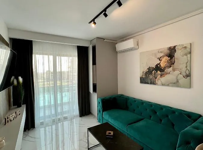 La Malul Marii In Mamaia Nord *